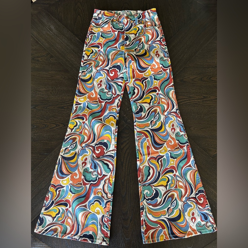 NWT Wrangler Women’s High Rise Flare Jeans Latigo Print Retro Pants - Picture 3 of 5